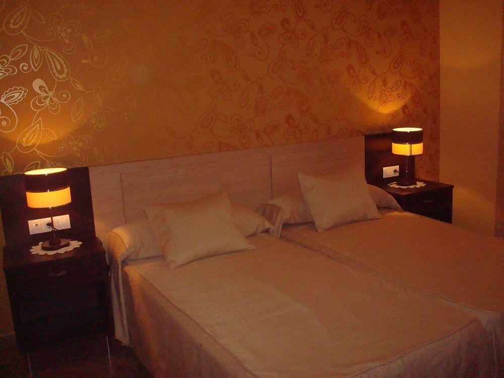 Hotel Los Chiles Villanueva Del Arzobispo Eksteriør billede