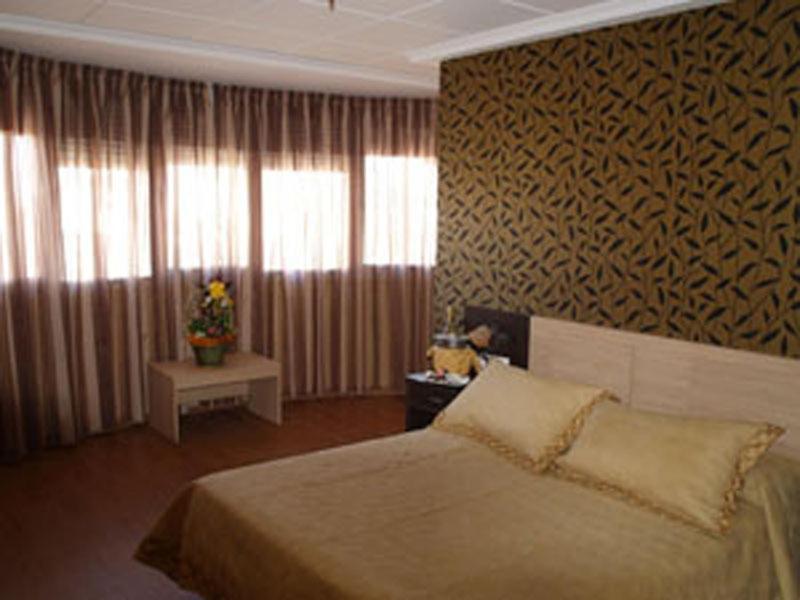 Hotel Los Chiles Villanueva Del Arzobispo Værelse billede
